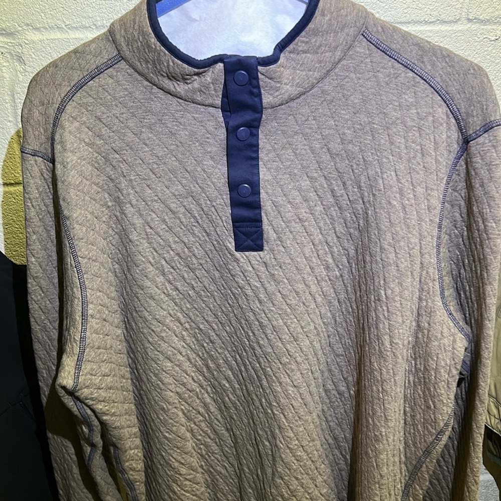 Johnston and Murphy 2XL reversible quilted 1/4 snap pullover